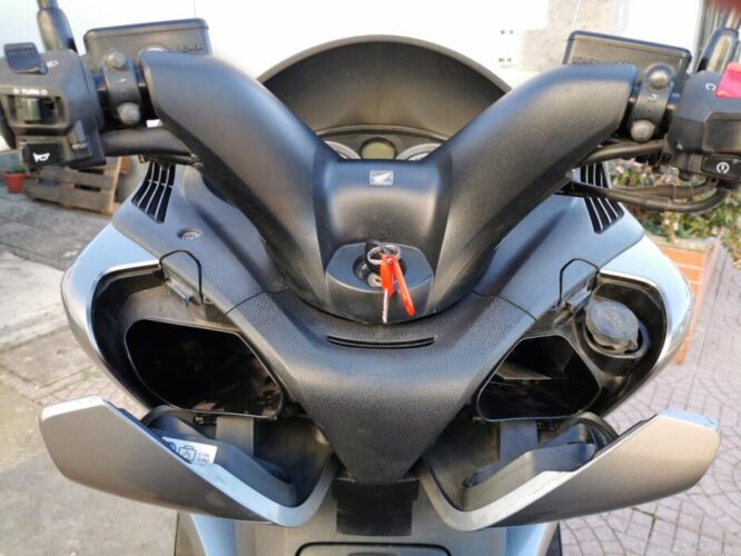 Annunci 2 Ruote HONDA SW-T 600