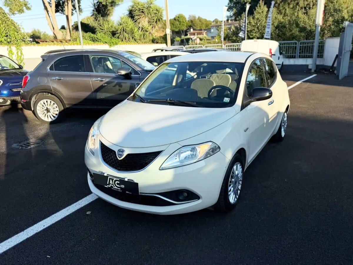LANCIA Ypsilon 2016