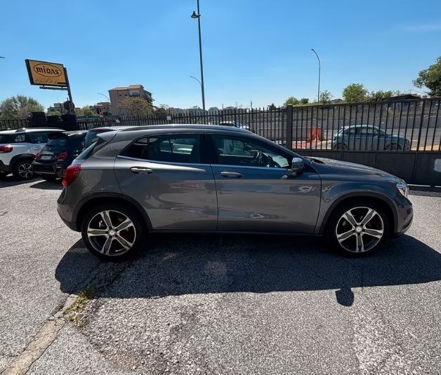 Mercedes-Benz GLA SUV 2015