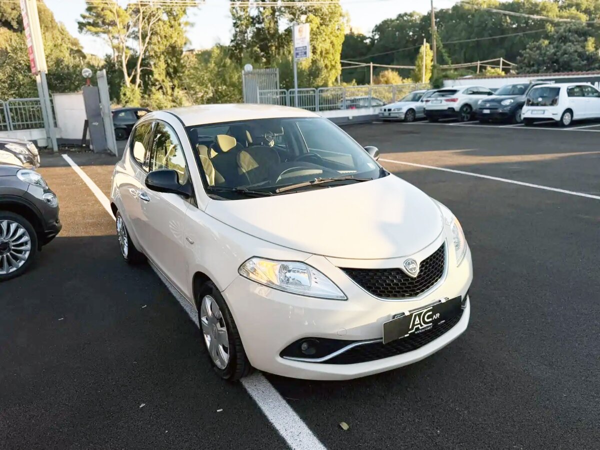 LANCIA Ypsilon 2016