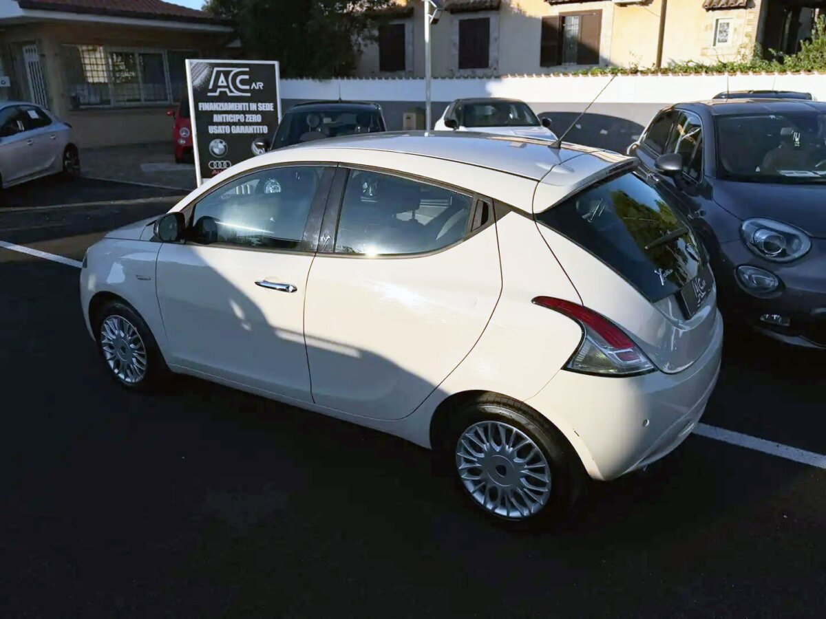 LANCIA Ypsilon 2016