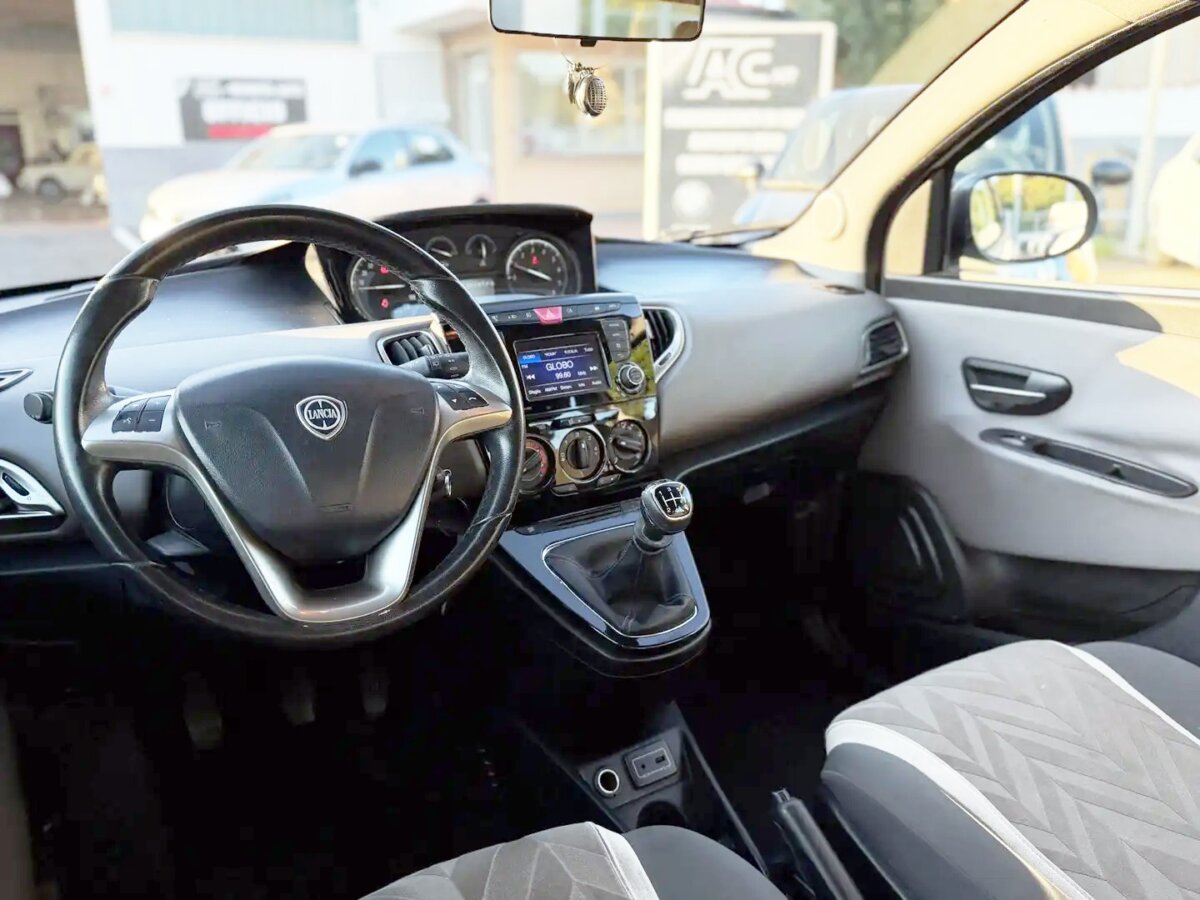 LANCIA Ypsilon 2016