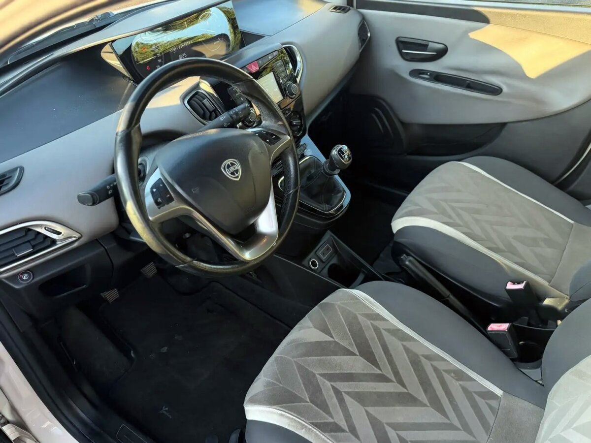 LANCIA Ypsilon 2016