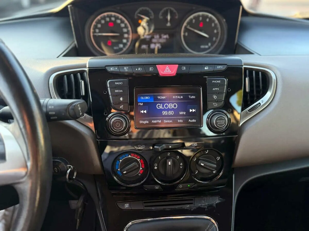 LANCIA Ypsilon 2016
