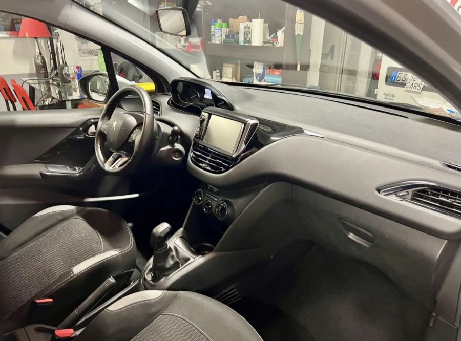 Peugeot 208 2016