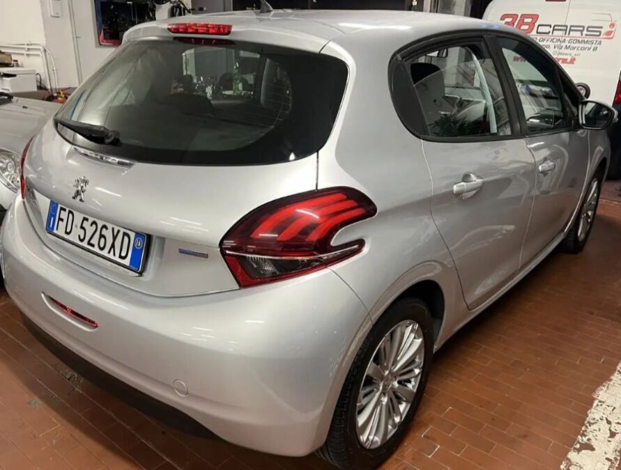 Peugeot 208 2016